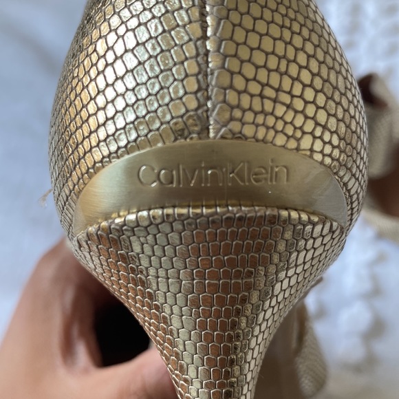 Gold Calvin Klein heels - Picture 4 of 4